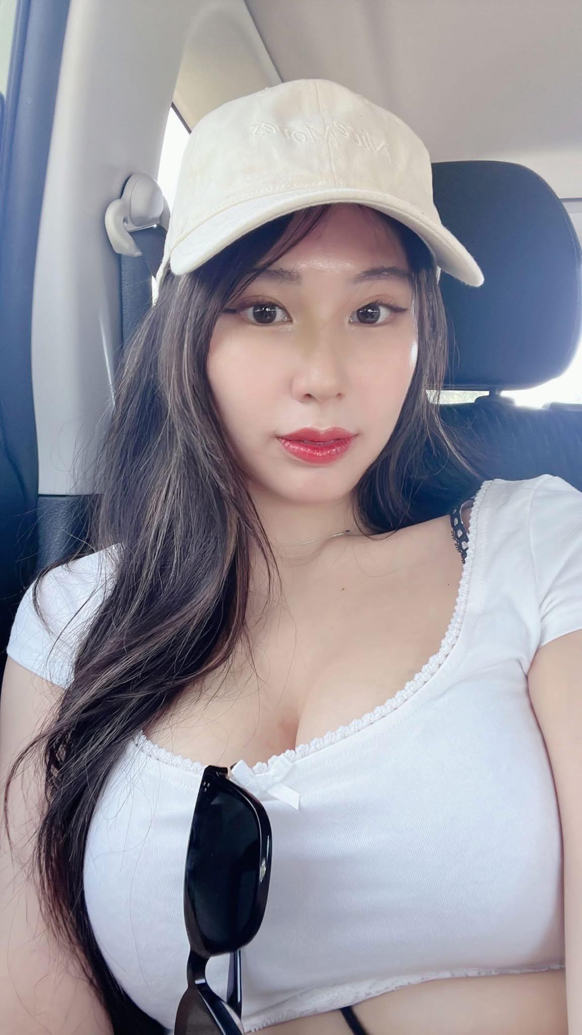 ดูหนังออนไลน์ฟรี คลิปหลุด amieriss สาวนมใหญ่กับงาน onlyfans เด็ดๆ